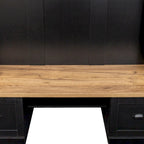 Meuble d'entrée de style ferme avec banc aspect grain de bois, patères et placards bas