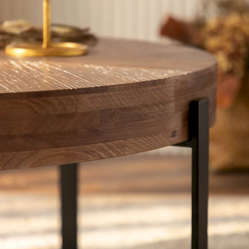 Table basse ronde moderne rétro à empiècements avec pieds croisés